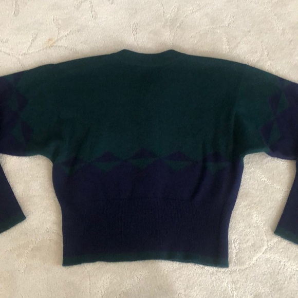 CHANEL Cashmere - Picture 7 of 15